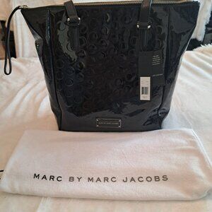 beautiful Marc Jacobs black patten leather embossed shoulder bag with tag